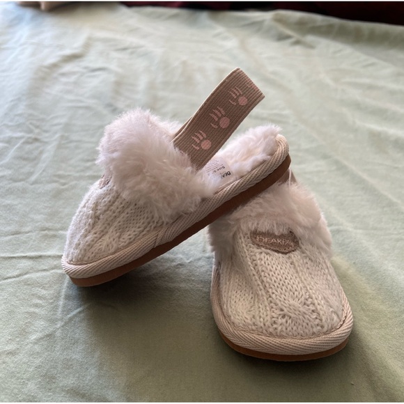 Infant white Bear Paw Faux Fur Lined Slippers Size 6-12 Months - Picture 1 of 8